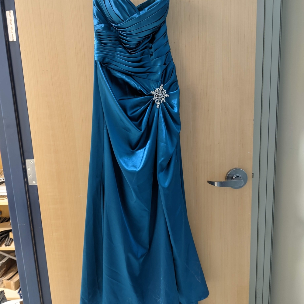 Elegant Teal Evening Gown